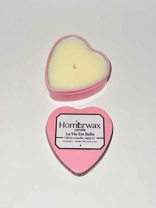 Lumanare parfumata din ceara naturala de soia, in recipient metalic reutilizabil, in forma de inima, culoare roz, cantitate ceara 40 g, arome: Alien sau La vie est belle [9]