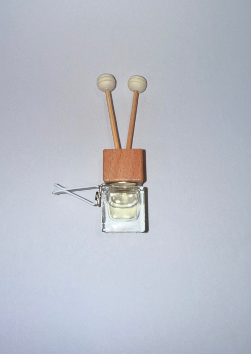 Sticluta odorizant auto sau pentru camera, cantitate parfum 8 ml, forma patrat, 2 in 1, betigase de difuzare si clema metalica. [8]