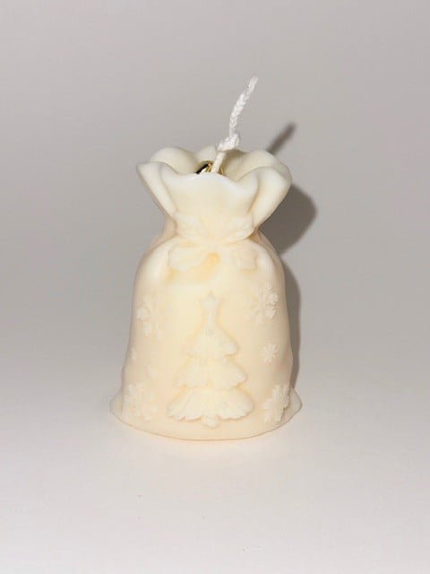 Sacul lui Mos Craciun cu model de BRAD - lumanare decorativa, parfumata din ceara de soia - clopotel, 67 g - editie speciala [2]