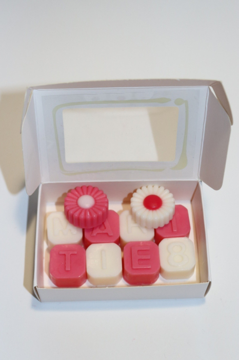 Litere, cifre si margarete parfumate, ceara de soia, wax melts, 44 g - editie Martie [6]