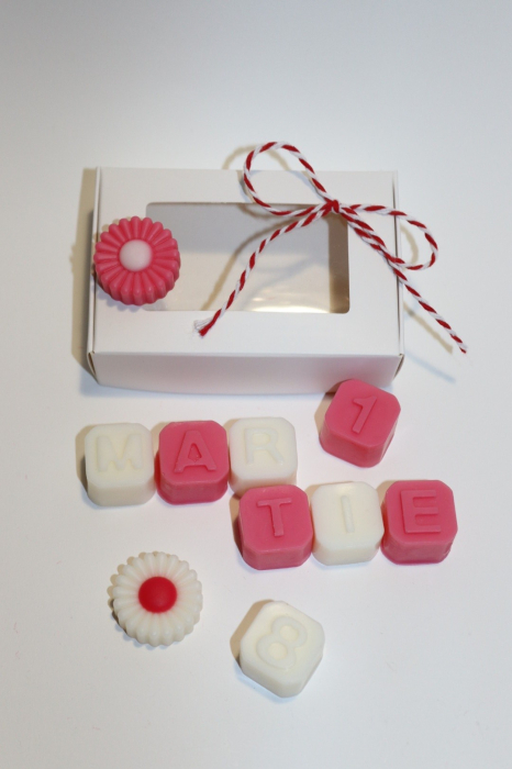 Litere, cifre si margarete parfumate, ceara de soia, wax melts, 44 g - editie Martie [10]