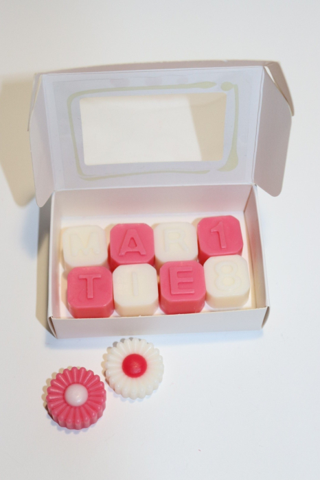 Litere, cifre si margarete parfumate, ceara de soia, wax melts, 44 g - editie Martie [7]