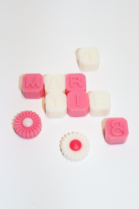 Litere, cifre si margarete parfumate, ceara de soia, wax melts, 44 g - editie Martie [2]