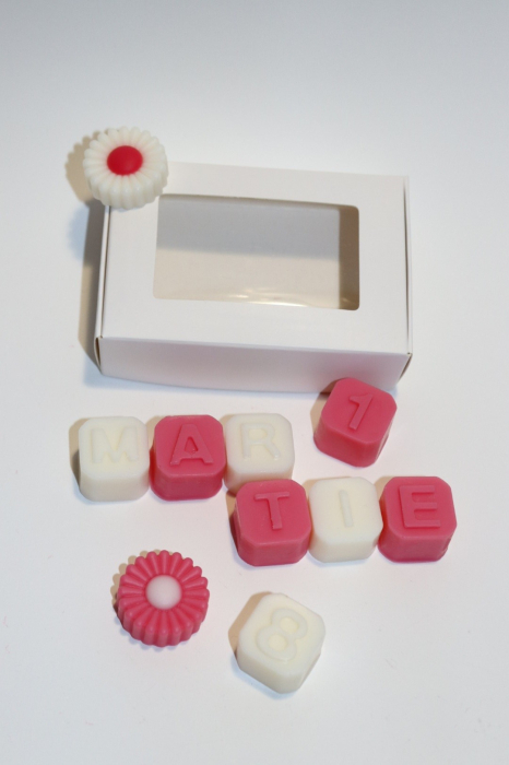 Litere, cifre si margarete parfumate, ceara de soia, wax melts, 44 g - editie Martie [9]