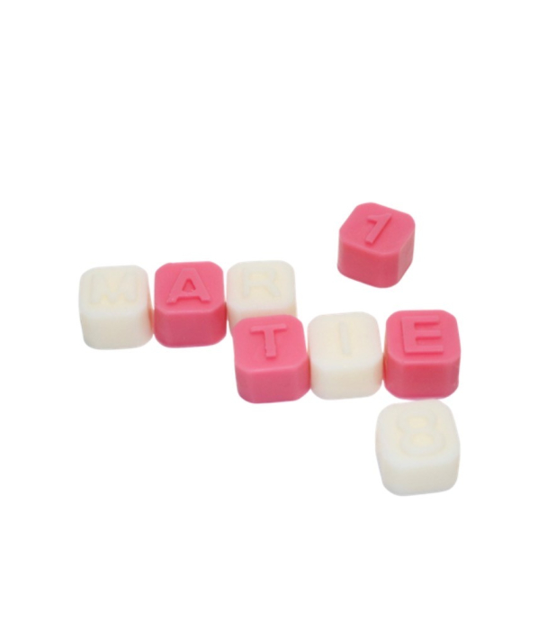 Litere, cifre si margarete parfumate, ceara de soia, wax melts, 44 g - editie Martie [8]