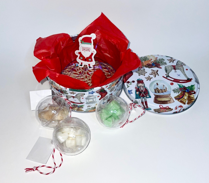 Globuri parfumate de Craciun, wax melts, ceara parfumata de soia, handmade, 3 bucati, arome Cookies, Craciun, Scortisoara, 30 g Cutie metalica cu model festiv [2]