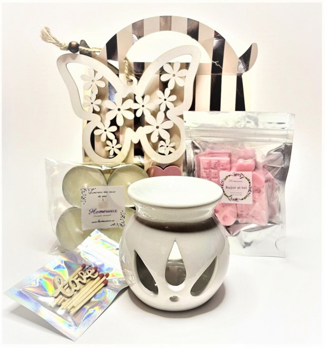 Cutie eleganta cu decoratiune de lemn in forma de fluture, vas alb de ceramica, set wax melts Bujor si tei, 4 lumanari pastila neparfumate aurii, handmade [2]