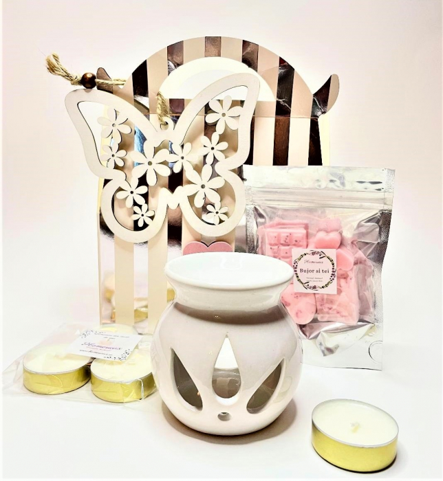 Cutie eleganta cu decoratiune de lemn in forma de fluture, vas alb de ceramica, set wax melts Bujor si tei, 4 lumanari pastila neparfumate aurii, handmade [3]