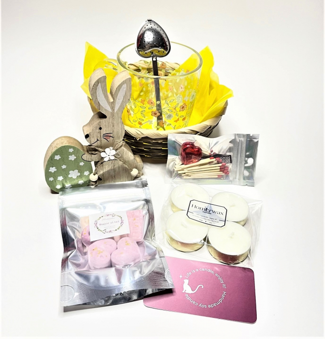 Cosulet cu decoratiune de lemn in forma de iepure cu ou, cana de sticla, infuzor pentru ceai, set wax melts Bujor si tei, 4 lumanari argintii tip pastila, handmade [4]