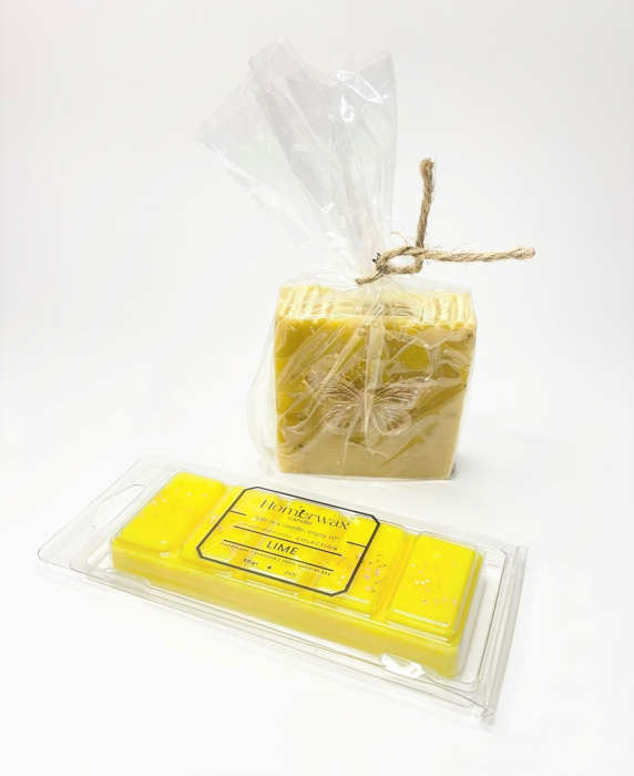 Setul contine: 1. Snap bar cu ceara parfumata de soia, aroma Lime, clam shell, 50 g; 2. Sapun natural hidratant multicolor, Techir, Namol si Lamaie, 120 g.   [2]