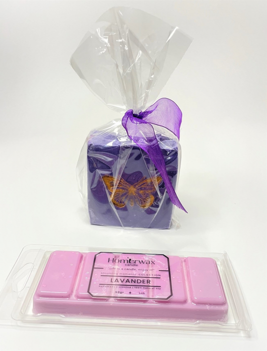 Setul contine: Snap bar cu ceara parfumata de soia, aroma Lavanda, clam shell, 50 g; Sapun natural pentru maini curate si hidratate, Techir, Namol si Lavanda, 120 g. [5]