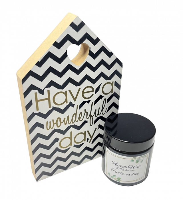 Set format din lumanare parfumata din ceara de soia cu aroma de Fructe exotice si Decoratiune din lemn cu mesaj motivational Have a wonderful day. [2]