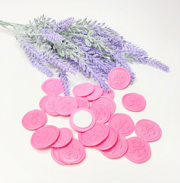 Sigiliu din ceara pentru invitatii nunta/botez, roz, model trandafir sau crin, autoadeziv, 25 buc/set. Ambalare: punga opaca cu buline albe. [8]