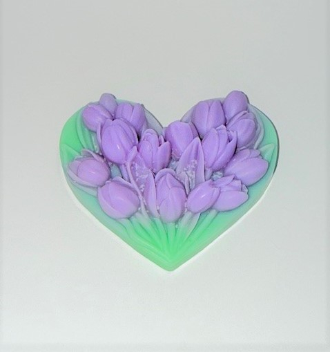 Tableta din ceara soia, parfumata, odorizant, handmade, Lalele mov pe pat de inima verde, 40 g [4]