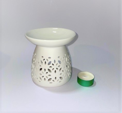 Vas de ceramica mare de culoare alba, aspect mat. [5]