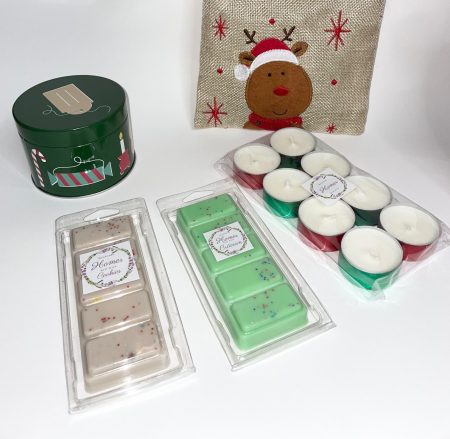 Saculet cu bucurii de Craciun, 2 snapbar, ceara de soia, arome Cookies si Craciun, 100 g si 1 set de 8 lumanari neparfumate tip pastila, 128 g. 3 modele de saculet: Ren, Mos Craciun si Om de Zapada [2]