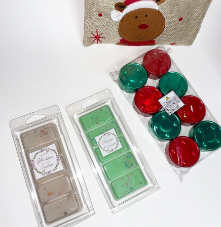 Saculet cu bucurii de Craciun, 2 snapbar, ceara de soia, arome Cookies si Craciun, 100 g si 1 set de 8 lumanari neparfumate tip pastila, 128 g. 3 modele de saculet: Ren, Mos Craciun si Om de Zapada [5]