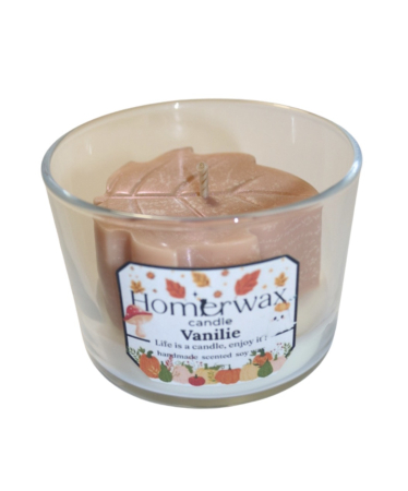 Lumanari parfumate - Lumanare parfumata din ceara de soia, model Frunza, aroma Vanilie, 110 g