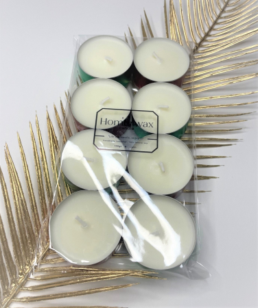 Set lumanari neparfumate tip pastila din ceara naturala de soia, handmade, 8 buc, 128 g, editie speciala de Craciun, culoare ambalaj rosu si verde. Sunt ambalate intr-o punga transparenta de celofan.  [1]