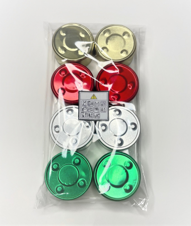 Set lumanari neparfumate tip pastila din ceara naturala de soia, handmade, 8 buc, 128 g, culoare ambalaj rosu, verde, auriu si argintiu, cate 2 bucati din fiecare culoare. Sunt ambalate intr-o punga transparenta de celofan.  [3]