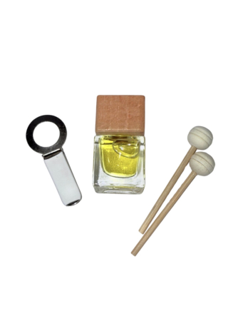 Odorizante AUTO - Sticluta odorizant auto sau pentru camera, cantitate parfum 8 ml, forma patrat, 2 in 1, betigase de difuzare si clema metalica.
