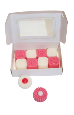 Toate produsele - Litere, cifre si margarete parfumate, ceara de soia, wax melts, 44 g - editie Martie