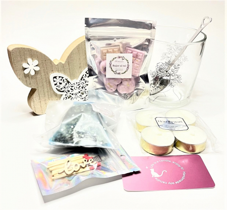 Cutie eleganta cu decoratiune de lemn in forma de fluture, cana de sticla, infuzor pentru ceai, set wax melts Bujor si tei, 4 lumanari aurii tip pastila, saculet organza cu flori uscate de Lavanda, handmade [3]