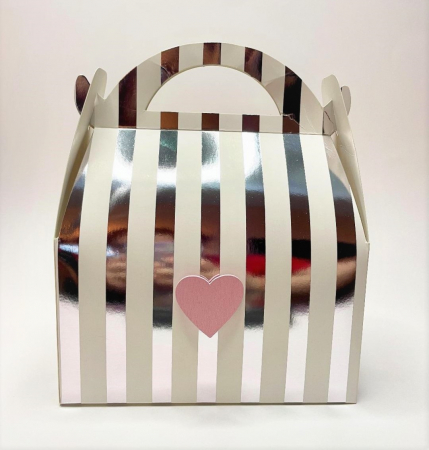 Cutie eleganta cu decoratiune de lemn in forma de fluture, vas alb de ceramica, set wax melts Bujor si tei, 4 lumanari pastila neparfumate aurii, handmade [5]