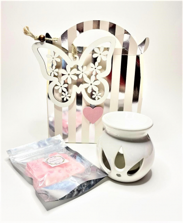 Cutie eleganta cu decoratiune de lemn in forma de fluture, vas alb de ceramica, set wax melts Bujor si tei, 4 lumanari pastila neparfumate aurii, handmade [4]