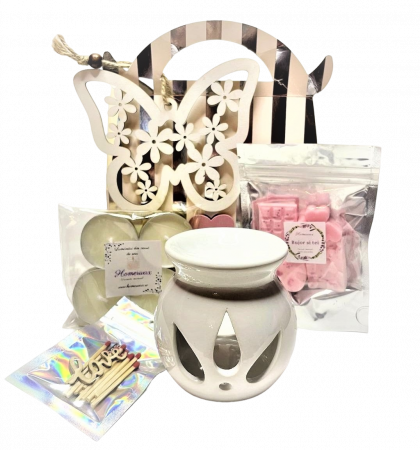 Bucati de ceara parfumata - Cutie eleganta cu decoratiune de lemn in forma de fluture, vas alb de ceramica, set wax melts Bujor si tei, 4 lumanari pastila neparfumate aurii, handmade