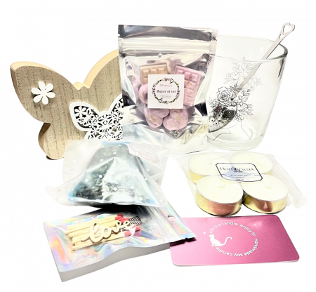 Cutie eleganta cu decoratiune de lemn in forma de fluture, cana de sticla, infuzor pentru ceai, set wax melts Bujor si tei, 4 lumanari aurii tip pastila, saculet organza cu flori uscate de Lavanda, handmade [2]