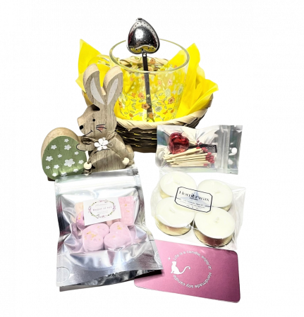 Cosulet cu decoratiune de lemn in forma de iepure cu ou, cana de sticla, infuzor pentru ceai, set wax melts Bujor si tei, 4 lumanari argintii tip pastila, handmade [4]
