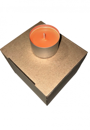 Set lumanari neparfumate, tip pastila, din ceara naturala de soia, culoare portocaliu, editie speciala de Halloween, handmade, 4 buc, cantitate ceara 80 g Cele 4 lumanari sunt ambalate impreuna cu o hartie tissue neagra intr-o cutie de carton.  [1]