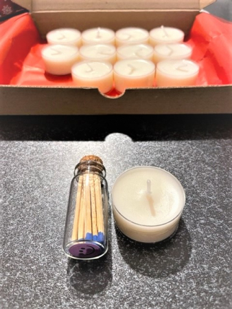 Set lumanari neparfumate tip pastila din ceara naturala de soia, handmade, 12 buc, 200 g, ambalaj transparent. [1]