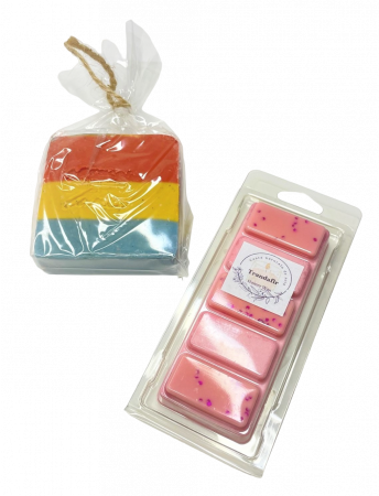 Seturi cadou - Setul contine: Snap bar cu ceara parfumata de soia, aroma Trandafir, clam shell, 50 g; Sapun natural Tricolor, Techir, Apa salina si namol, 120 g.  