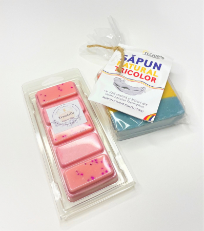 Setul contine: Snap bar cu ceara parfumata de soia, aroma Trandafir, clam shell, 50 g; Sapun natural Tricolor, Techir, Apa salina si namol, 120 g.   [1]