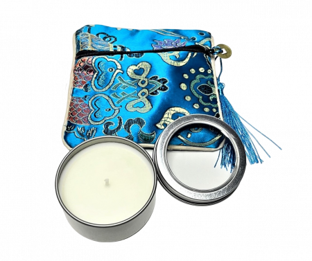 Toate produsele - Set travel cu lumanare parfumata din ceara naturala de soia, cutie aluminiu cu fereastra, fitil de bumbac cerat, handmade, 45 g si gentuta depozitare