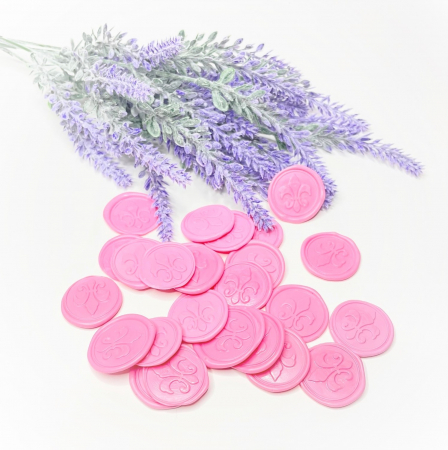 Sigiliu din ceara pentru invitatii nunta/botez, roz, model trandafir sau crin, autoadeziv, 25 buc/set. Ambalare: punga opaca cu buline albe. [8]