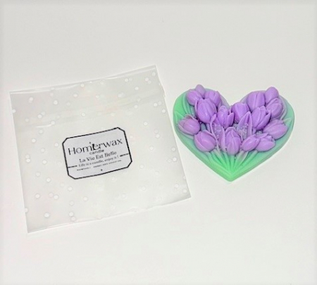 Tableta din ceara soia, parfumata, odorizant, handmade, Lalele mov pe pat de inima verde, 40 g [4]
