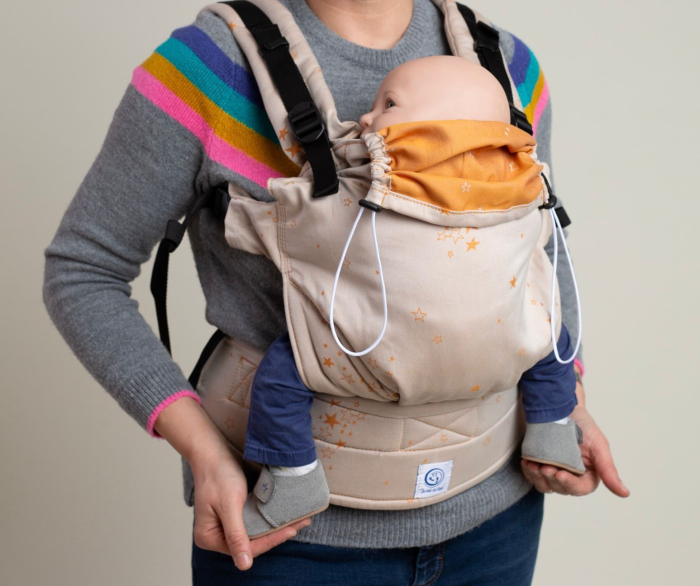 Un marsupiu sigur, prietenos și ușor de ajustat — creat pentru conectare și confort în fiecare zi [2]