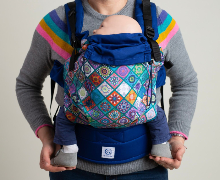 Un marsupiu sigur, prietenos și ușor de ajustat — creat pentru conectare și confort în fiecare zi [2]