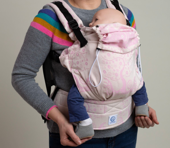 Un marsupiu sigur, prietenos și ușor de ajustat — creat pentru conectare și confort în fiecare zi [2]