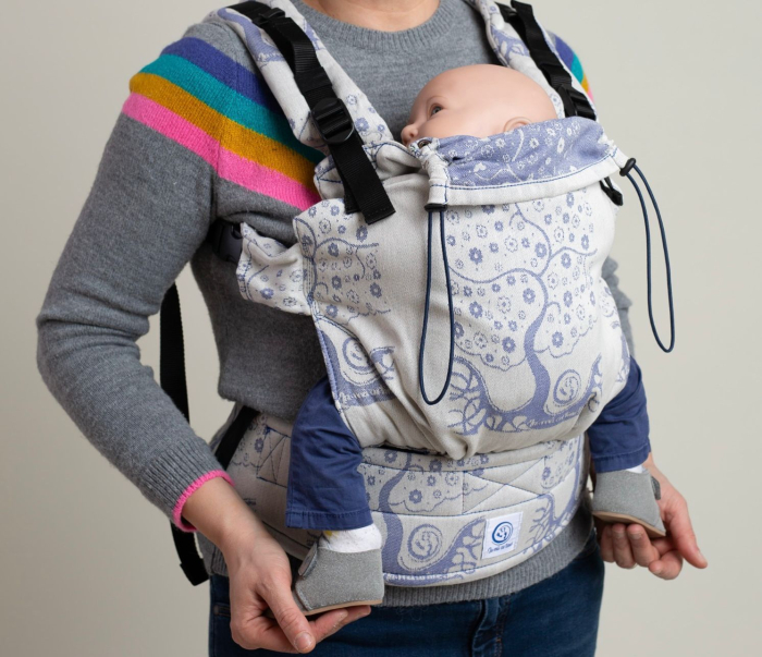 Un marsupiu sigur, prietenos și ușor de ajustat — creat pentru conectare și confort în fiecare zi [2]