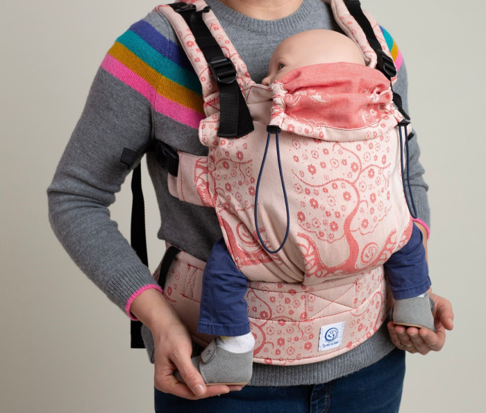 Un marsupiu sigur, prietenos și ușor de ajustat — creat pentru conectare și confort în fiecare zi [3]