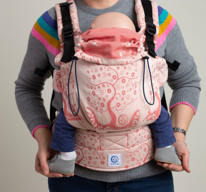 Un marsupiu sigur, prietenos și ușor de ajustat — creat pentru conectare și confort în fiecare zi [2]