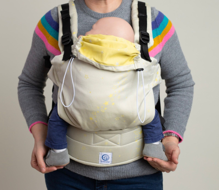 Bebeluș - Un marsupiu sigur, prietenos și ușor de ajustat — creat pentru conectare și confort în fiecare zi