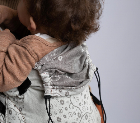 Bebeluș - Un marsupiu sigur, prietenos și ușor de ajustat — creat pentru conectare și confort în fiecare zi