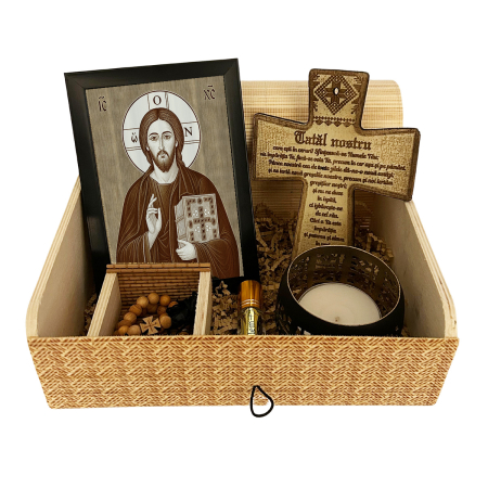 Catalog Icoane - Icoana Iisus Hristos Pantocrator cu Evanghelia Inchisa - icoana pirogravata pe lemn de plop cu rama neagra