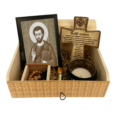 Catalog Icoane - Icoana Sfantul Apostol si Evanghelist Luca - icoana pirogravata pe lemn de plop cu rama neagra