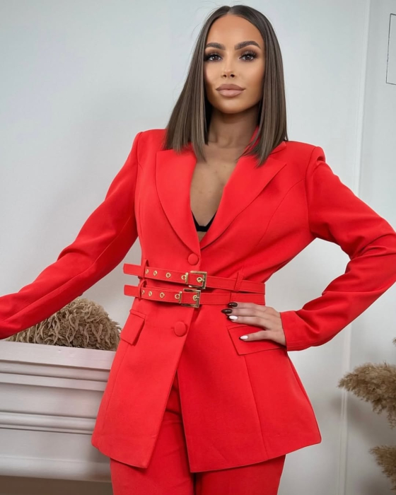 Costum rosu, cu curea cu accesorii aurii [5]